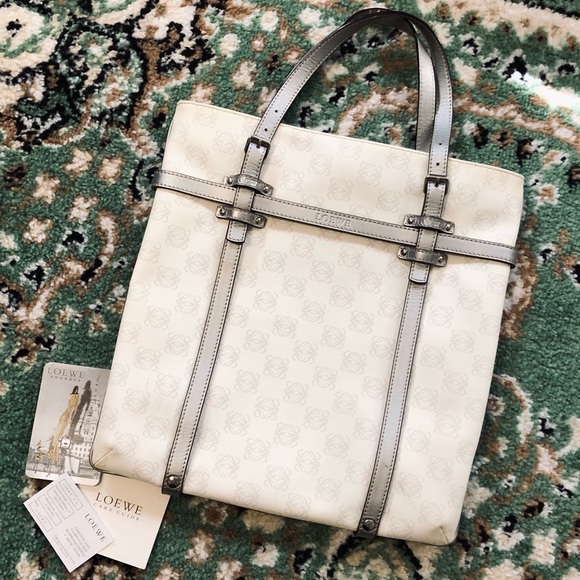 Loewe AUTHENTIC 2007 Anagram White Metallic Silver PVC Shopping Tote Bag - Picture 3 of 16